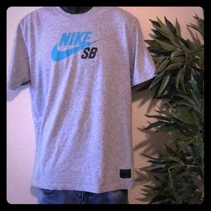 Nike tee men’s large Nike skateboard tee